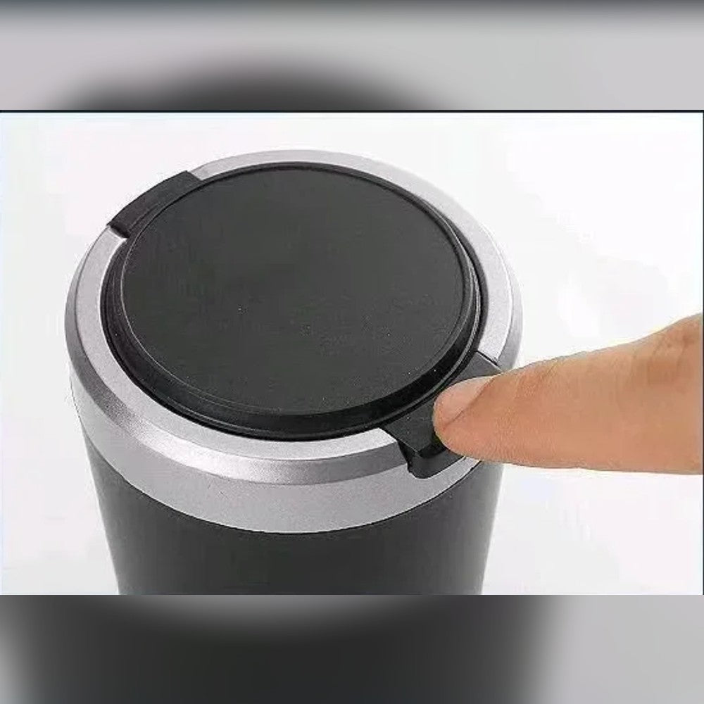 Pokrywka otwiera się jednym naciśnięciem